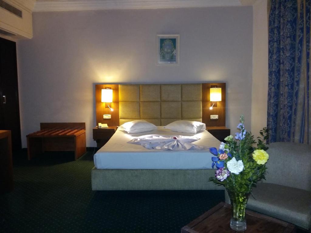 תוניס Hotel Ibn Khaldoun מראה חיצוני תמונה
