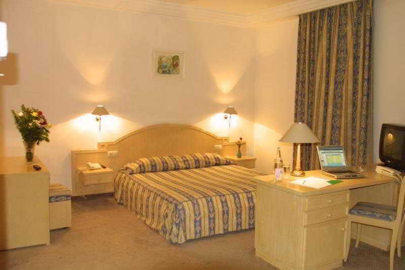 תוניס Hotel Ibn Khaldoun חדר תמונה