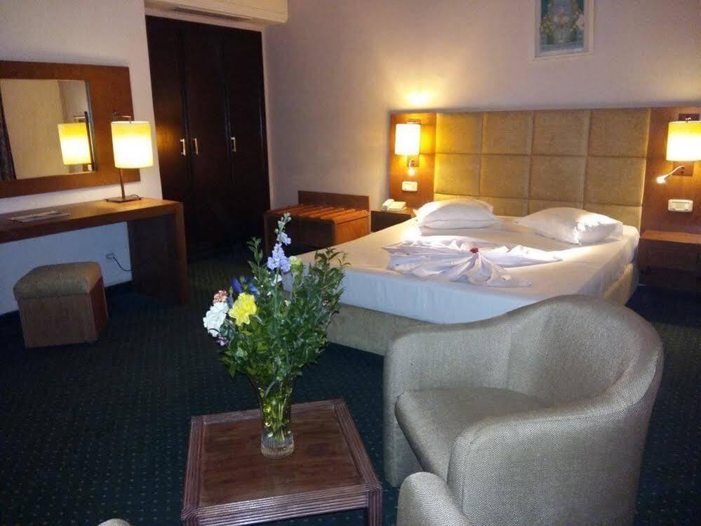 תוניס Hotel Ibn Khaldoun מראה חיצוני תמונה